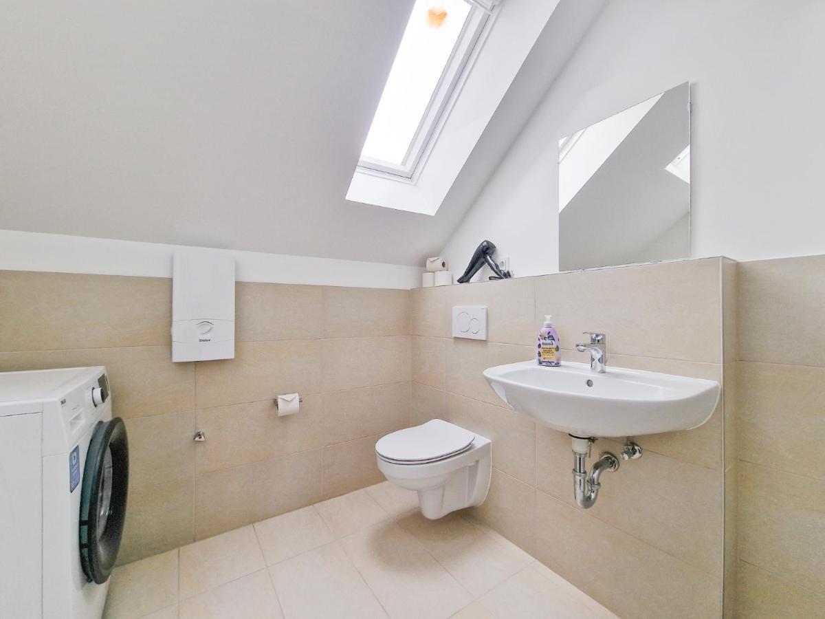 Raj Living - 1 Or 3 Room Apartments - 20 Min Messe Dus And Old Town Dus Düsseldorf Exteriör bild