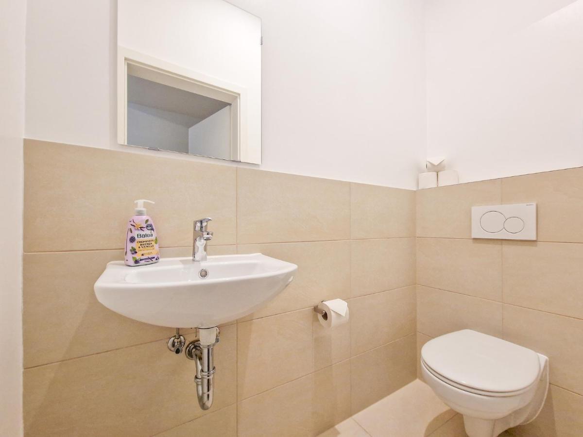 Raj Living - 1 Or 3 Room Apartments - 20 Min Messe Dus And Old Town Dus Düsseldorf Exteriör bild
