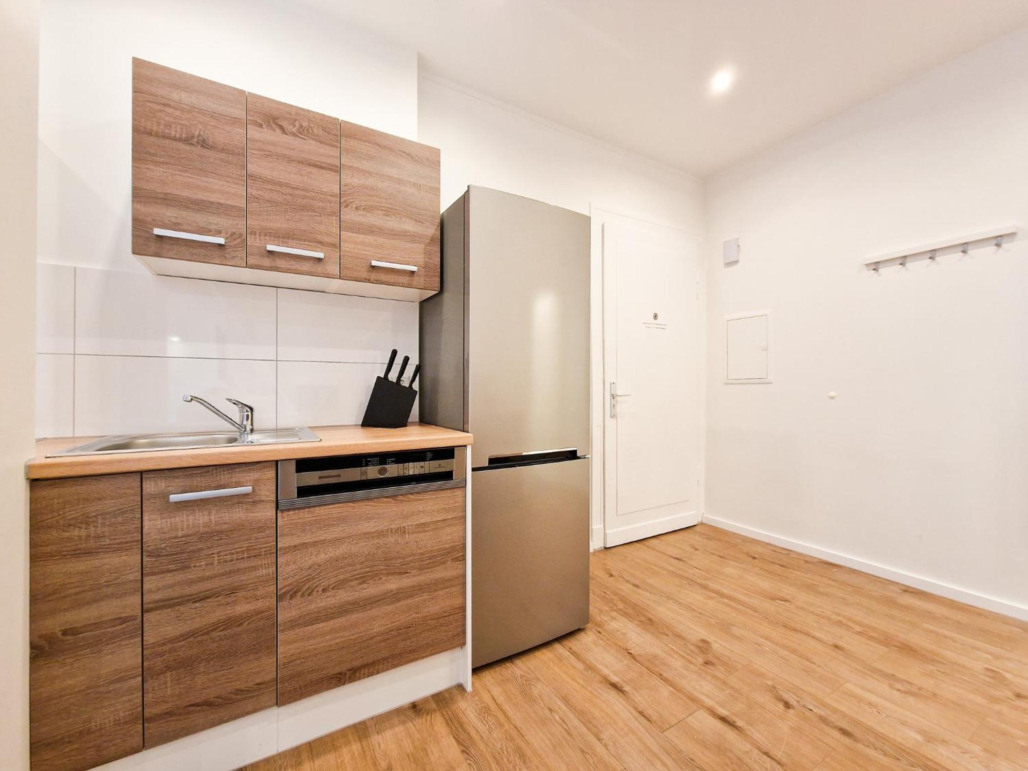 Raj Living - 1 Or 3 Room Apartments - 20 Min Messe Dus And Old Town Dus Düsseldorf Exteriör bild